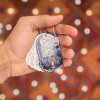س