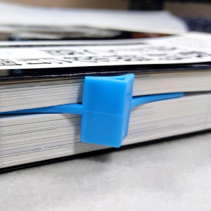 1pc Solid Color Book Page Holder