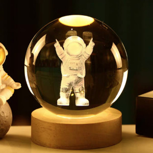 3D Crystal Ball Astronaut - L (8 cm)