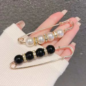 2pcs Rhinestone & Faux Pearl Decor Safety Pin Brooch