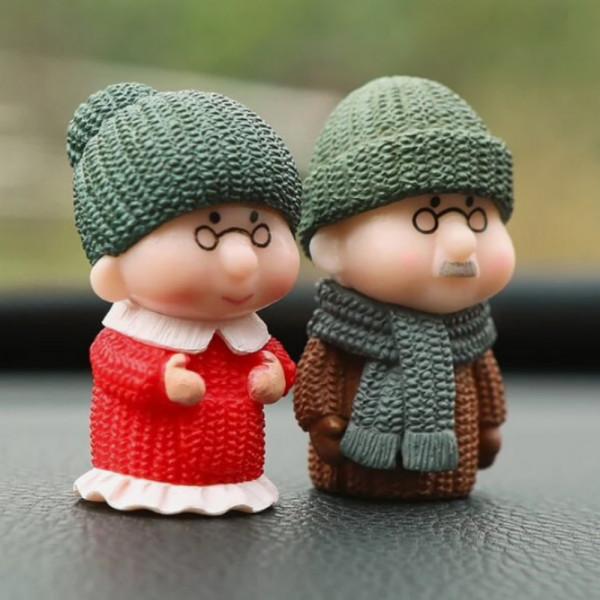 2pcs Figure Design Car Ornament