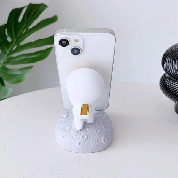 Astronaut Design Phone Holder