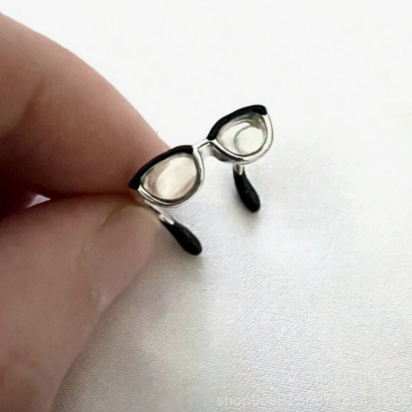 Eyeglasses Shaped Ring