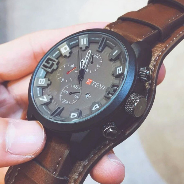 Men Round Pointer Date Quartz Watch Brown